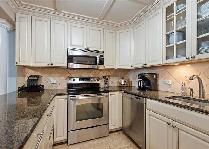 Beautiful & Spacious 3 Bedroom Atlantis Steps From The Beach! Ferienhaus
