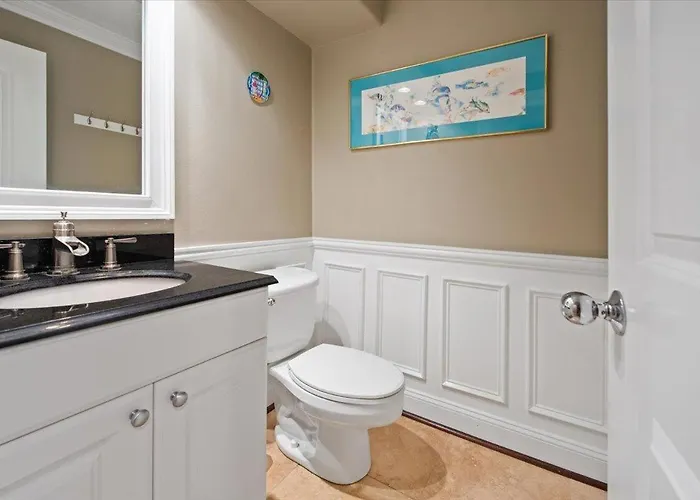 Ferienhaus Beautiful & Spacious 3 Bedroom Atlantis Steps From The Beach!