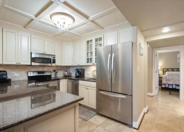 Beautiful & Spacious 3 Bedroom Atlantis Steps From The Beach!