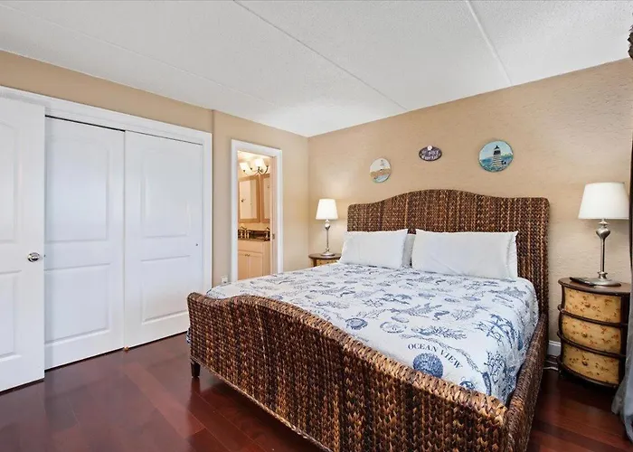 Beautiful & Spacious 3 Bedroom Atlantis Steps From The Beach!