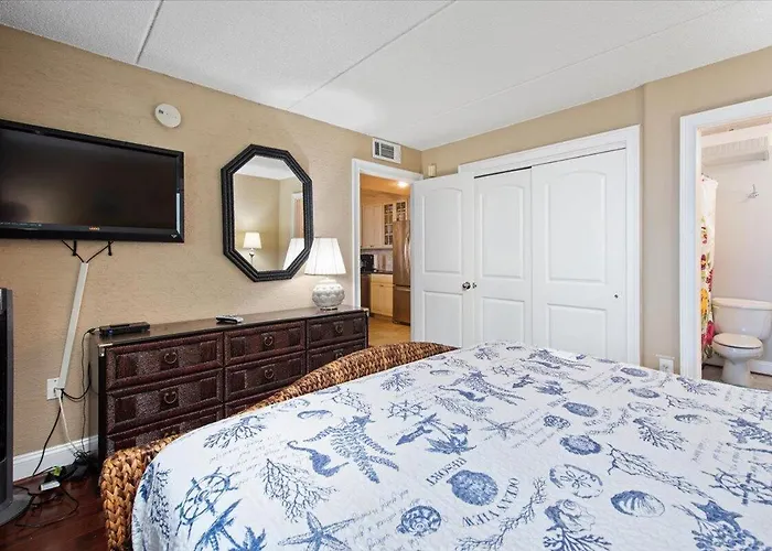 Ferienhaus Beautiful & Spacious 3 Bedroom Atlantis Steps From The Beach! *