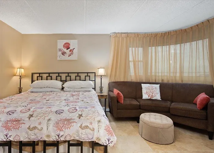 Beautiful & Spacious 3 Bedroom Atlantis Steps From The Beach! Ferienhaus