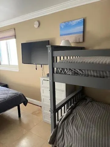 Beautiful & Spacious 3 Bedroom Steps From The Beach! * Ocean City