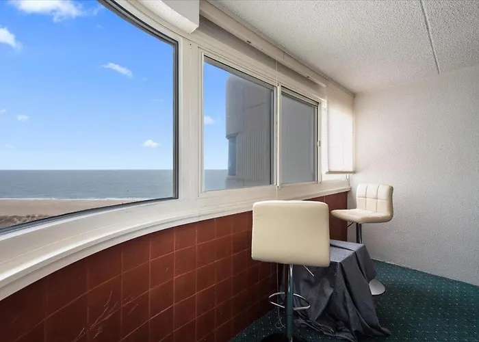 Beautiful & Spacious 3 Bedroom Steps From The Beach! Hébergement de vacances *