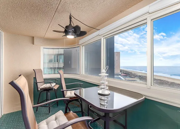 Hébergement de vacances Beautiful & Spacious 3 Bedroom Steps From The Beach!